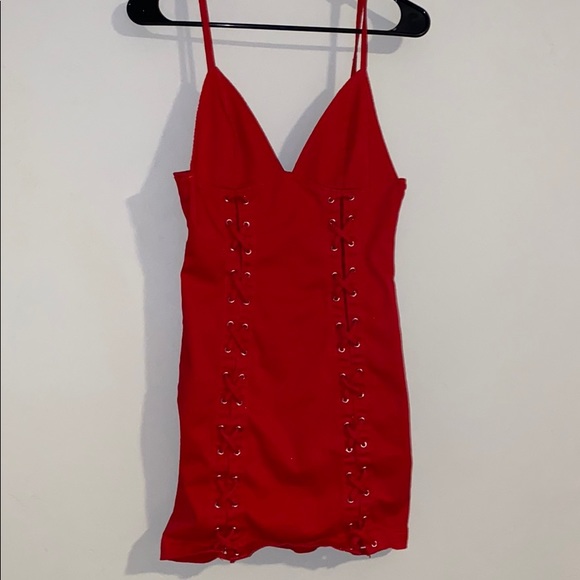 red dress - Picture 1 of 1